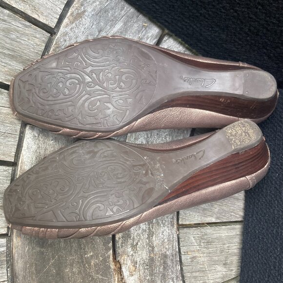 CLARKS LOW HEELED WEDGE BRONZE PUMP 9M - Picture 12 of 12